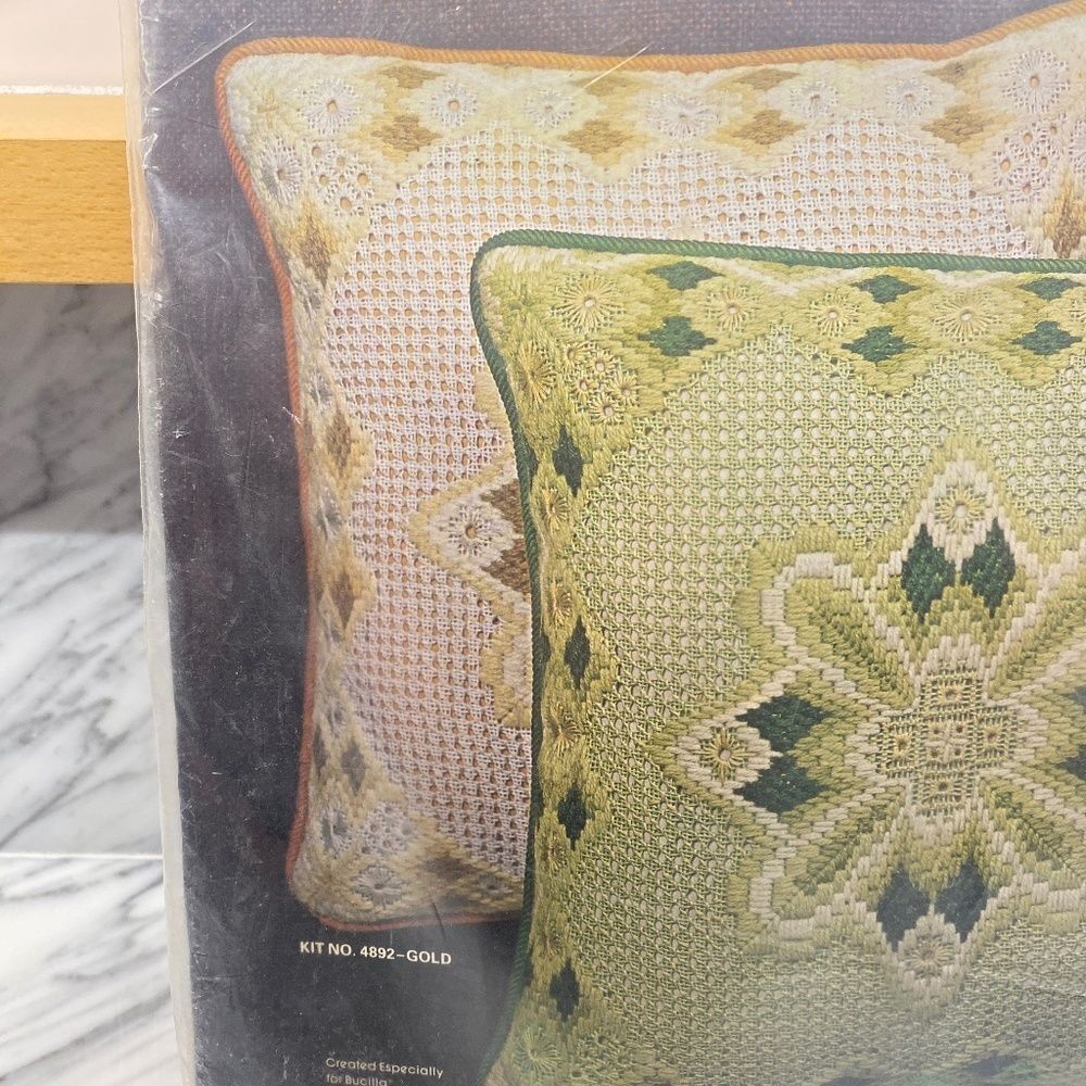 1377 Bucilla Needlepont Gold Pillow Kit Abstract Starburst Pattern NWT